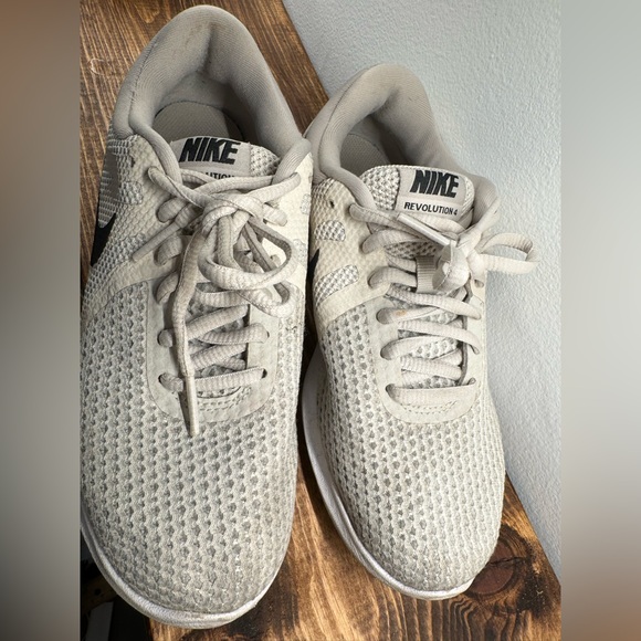 Nike shoes - Picture 3 of 7